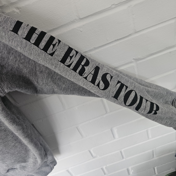 Taylor Swift The Eras Tour Gray Quarter-Zip size Small - Picture 4 of 4